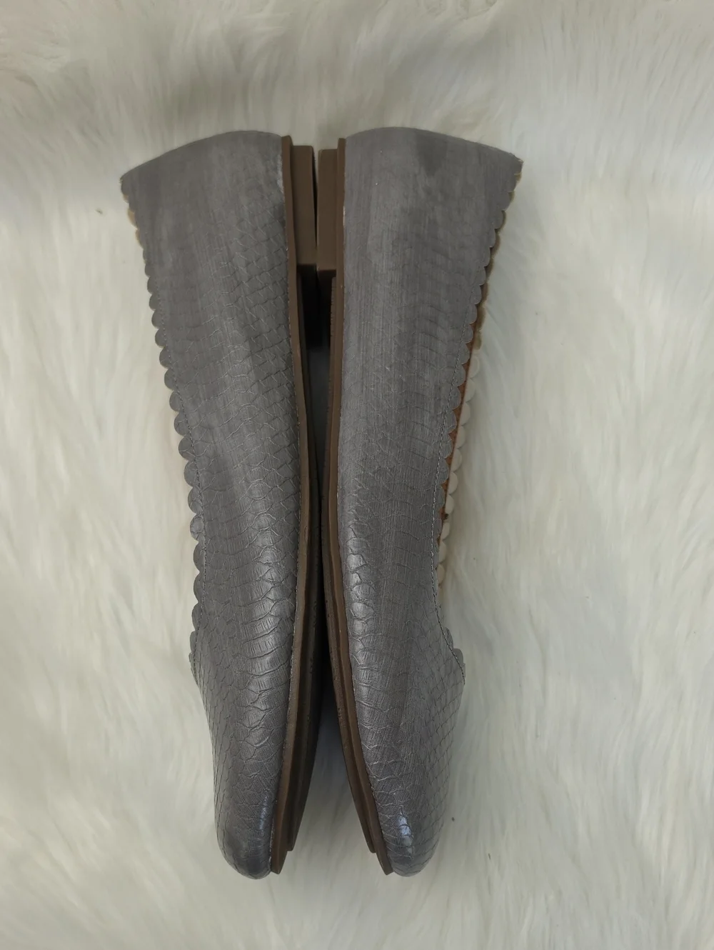 VIONIC Julieta Gray Silver Snakeskin Embossed Scalloped Comfort Ballet Flats 10